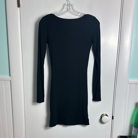 Aritzia Sunday Best RHEA Ruched Bodycon V-Neck Dress Black Size Small LBD - Picture 5 of 7